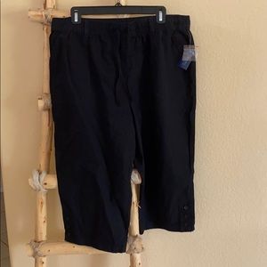 Black Gloria Vanderbilt Capris